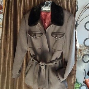 Belted wool coat, faux collar